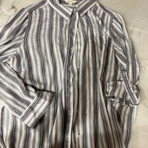 Lucky brand button up blouse in medium size